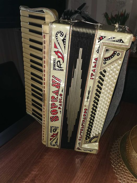 Akordeon Paolo Soprani 120 3/5 Ch  Sprzedam lub zamienię.