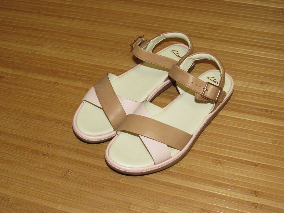 Босоніжки шкіряні Clarks Skylark Pure K; EUR - 32