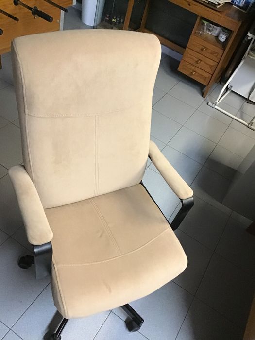 Cadeira de escritório praticamente nova
