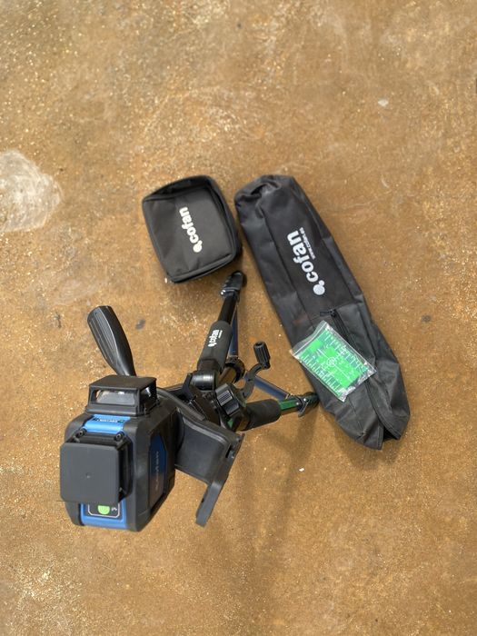 Nivel a laser Cofan novo com tripé tal como nas imagens