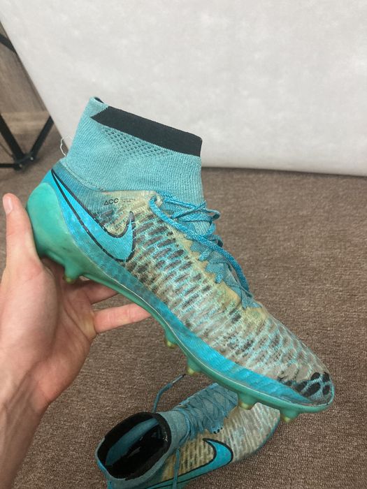 Nike magista obra