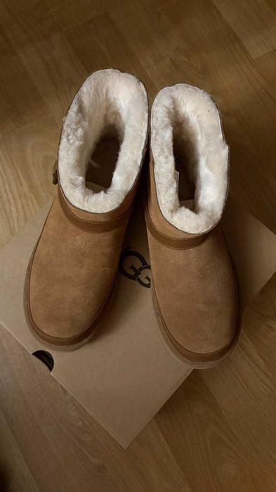 UGG  жіночі 40р US9