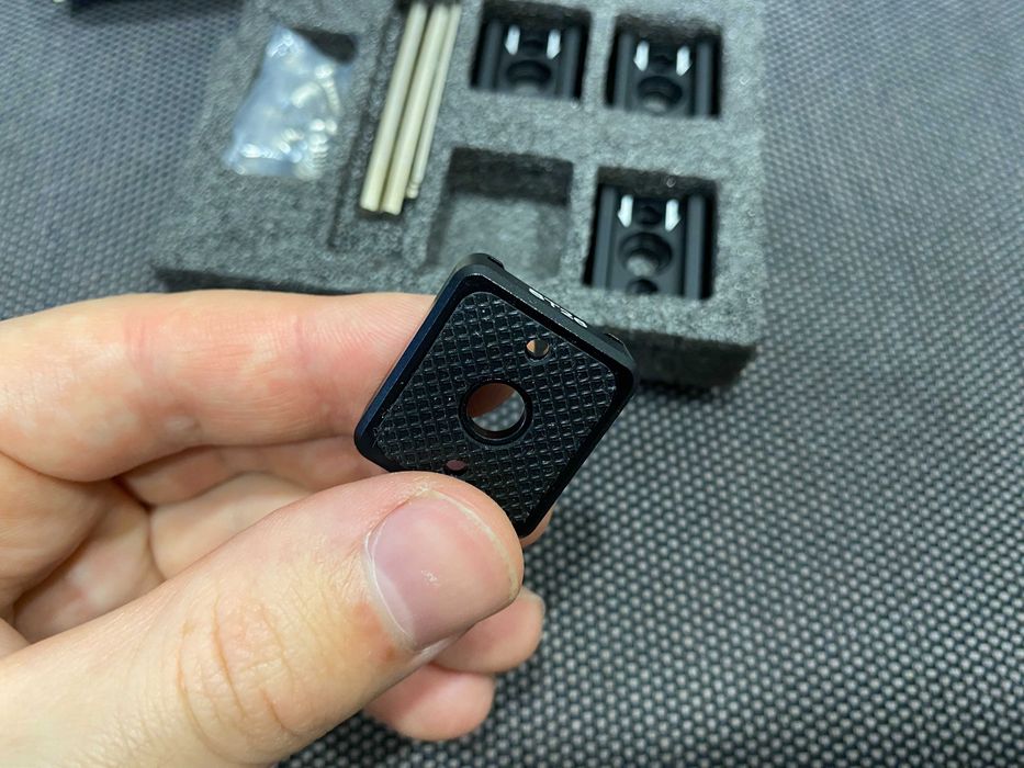 Крепление Neewer Cold Shoe Mount комплект (холодный башмак\адаптер)