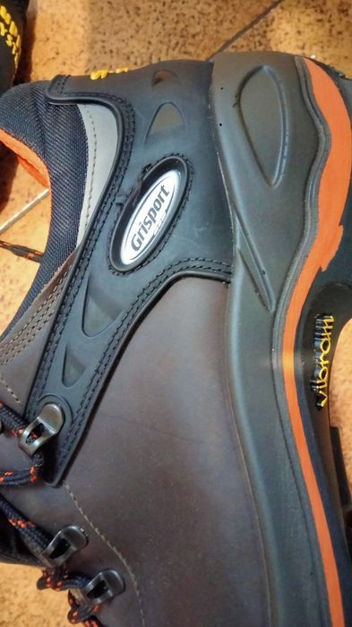 Продам нові робочі черевики італійського виробника !