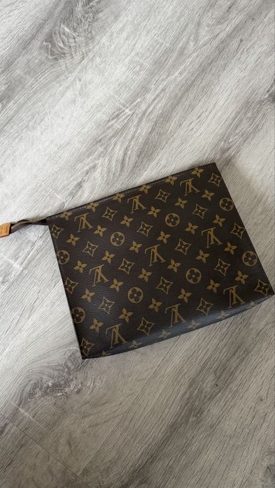 Louis Vuitton Poche Toilette Monogram Canvas autêntica