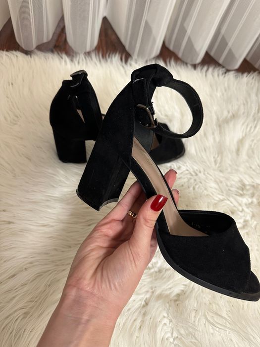 Замшені босоніжки