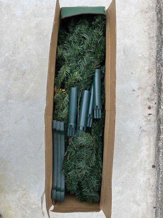 Árvore de Natal com decoração e iluminação