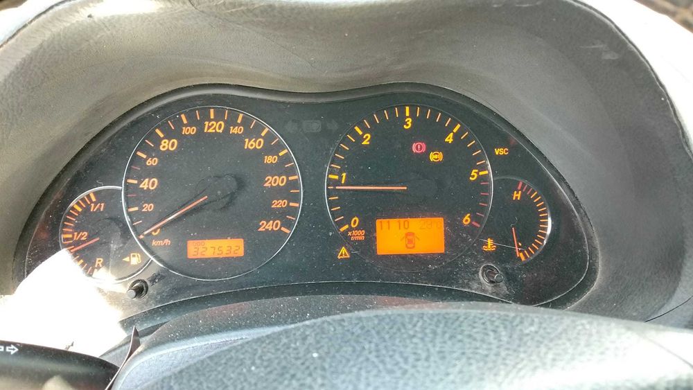 Toyota Avensis 2.2 D4D - 327mil km - Full Extras — photo 4