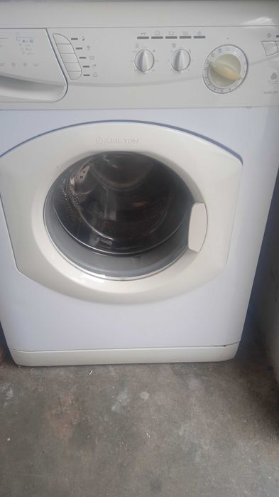 Máquina de Lavar Roupa Ariston