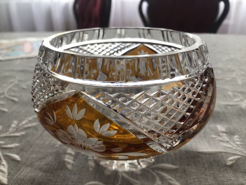 Kryształowa barwiona patera .