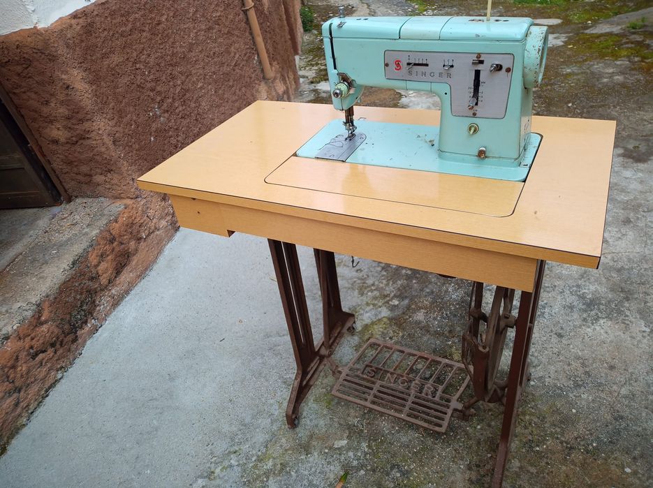 Máquina de Costura Singer