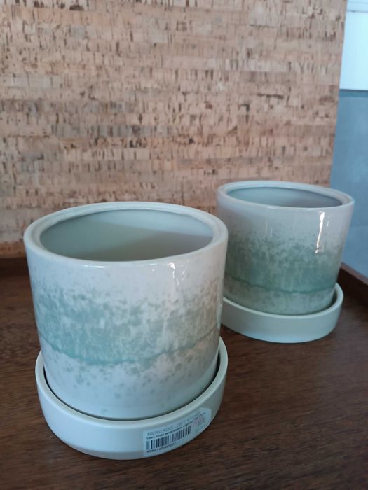 Vaso cinza esverdeado com prato