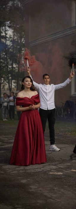 Сукня на випускний