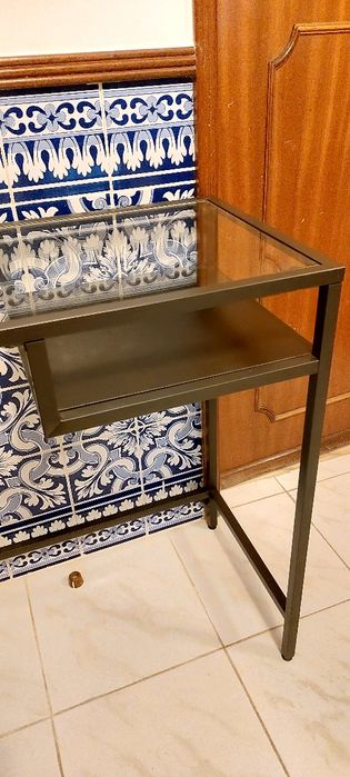 VITTSJÖ Mesa p/portátil, pret-cast/vidro
Mesa p/portátil, pret-cast/v