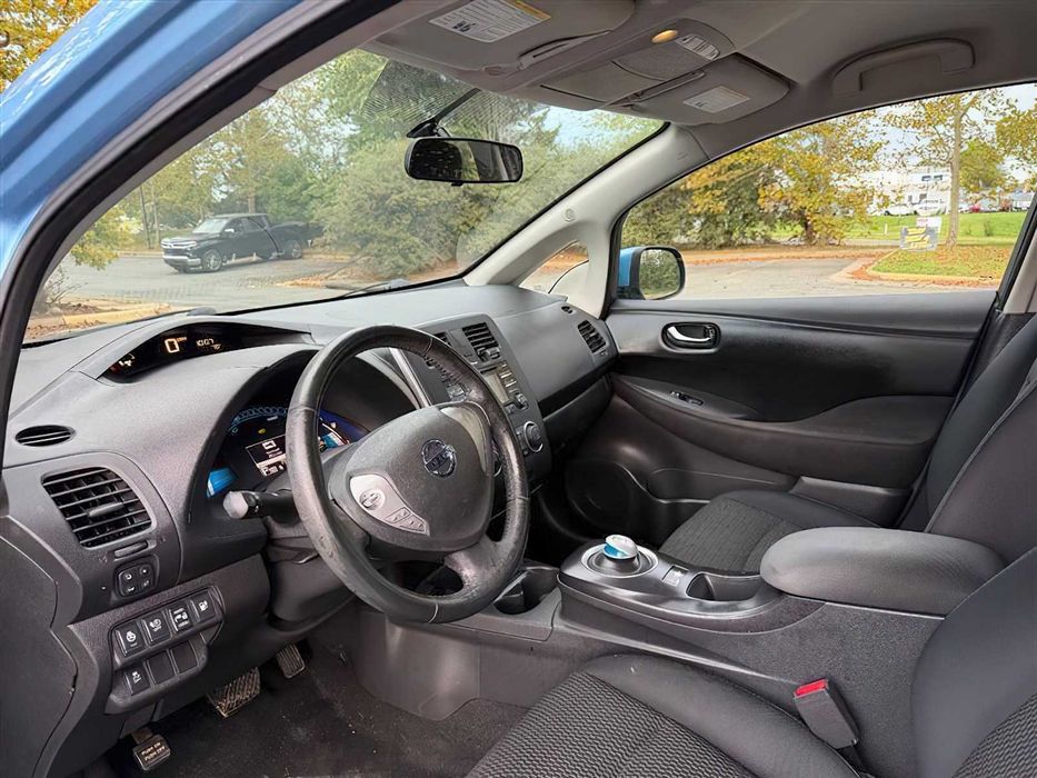 Nissan LEAF S      2014