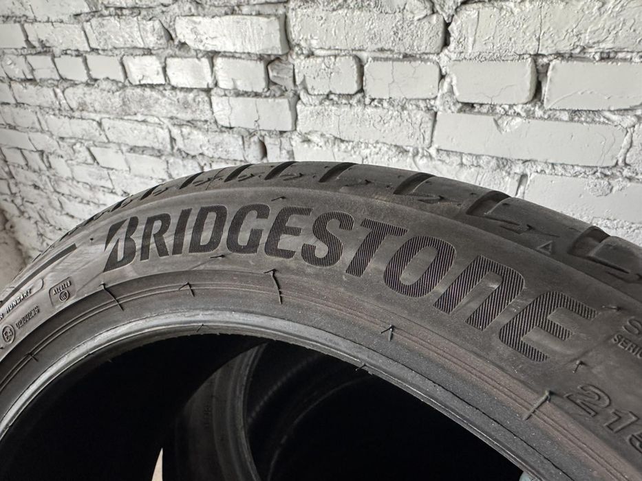 Практично нові літні шини Bridgestone 215/45 R17