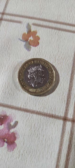 One Pound  2019 ELIZABETH II