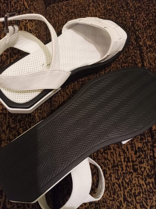 Продам жіночі босоніжки