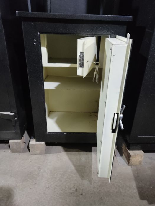 Продаю б.у сейф перший клас захисту  (75 кг)