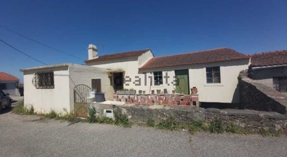 Moradia vende-se perto de Vila de Rei