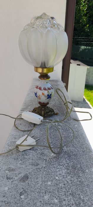 Candeeiro de quarto, modelo antigo, usado.