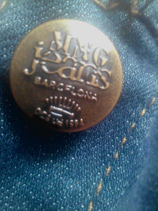 Бренд Mango Jeans Barcelona джинсовая стрейчевая куртка на девушку