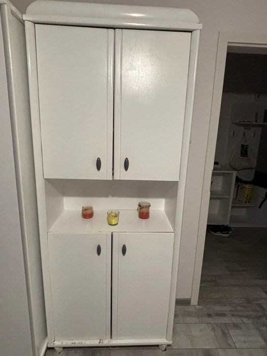 Szafa i regał zadbany