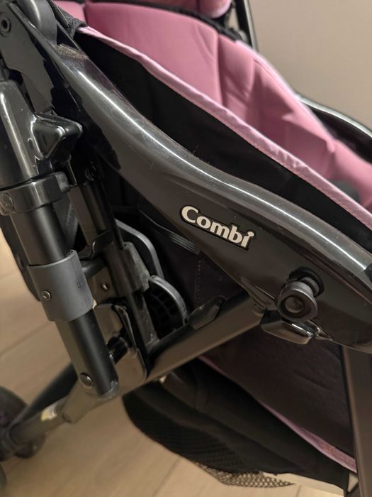 Продам ультралегкий прогулянковий візочок Combi (Японія)