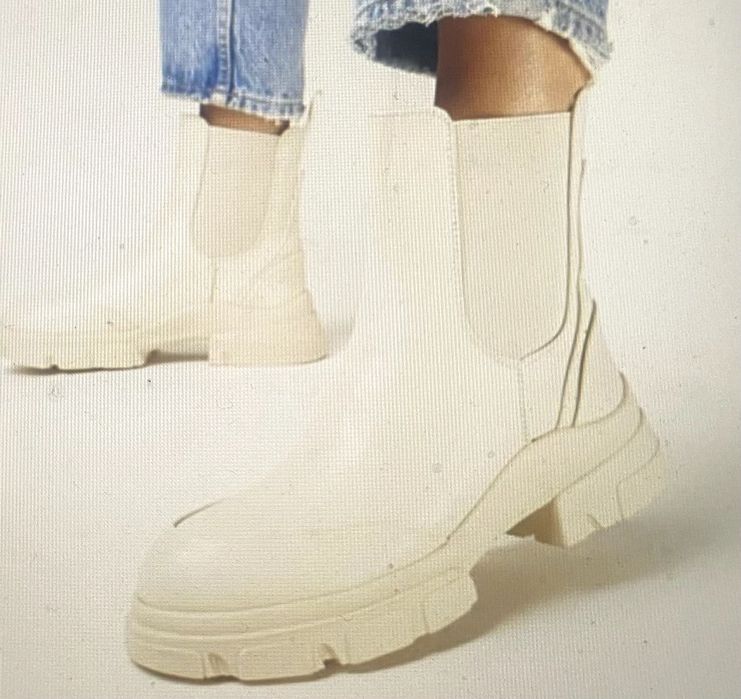 Buty zimowe -sztyblety beżowe, rozm.41. na grubej podeszwie