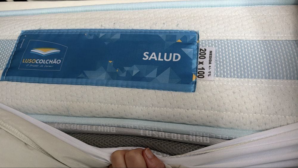 Cama de solteiro e colchao