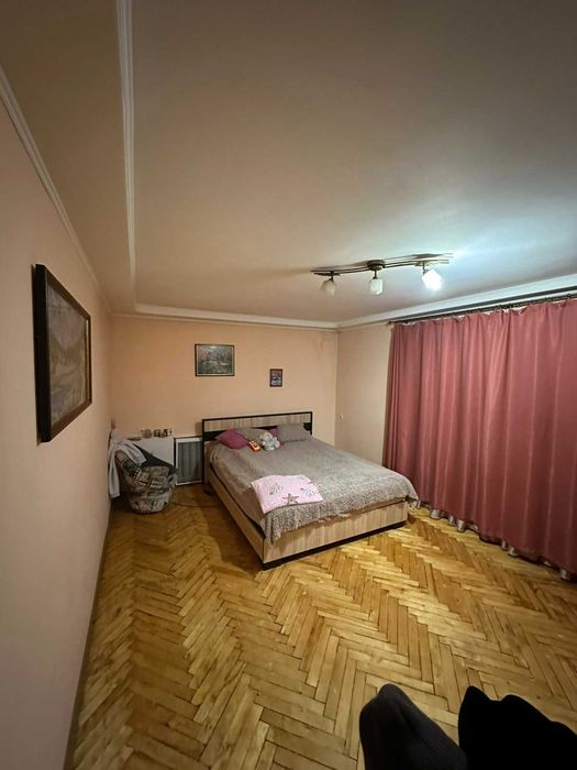 Продаж трикімнатної чешки по вул. Небесної Сотні