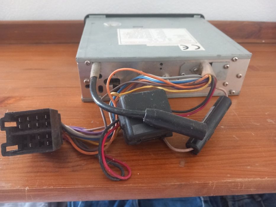 Auto rádio com leitor de cassetes