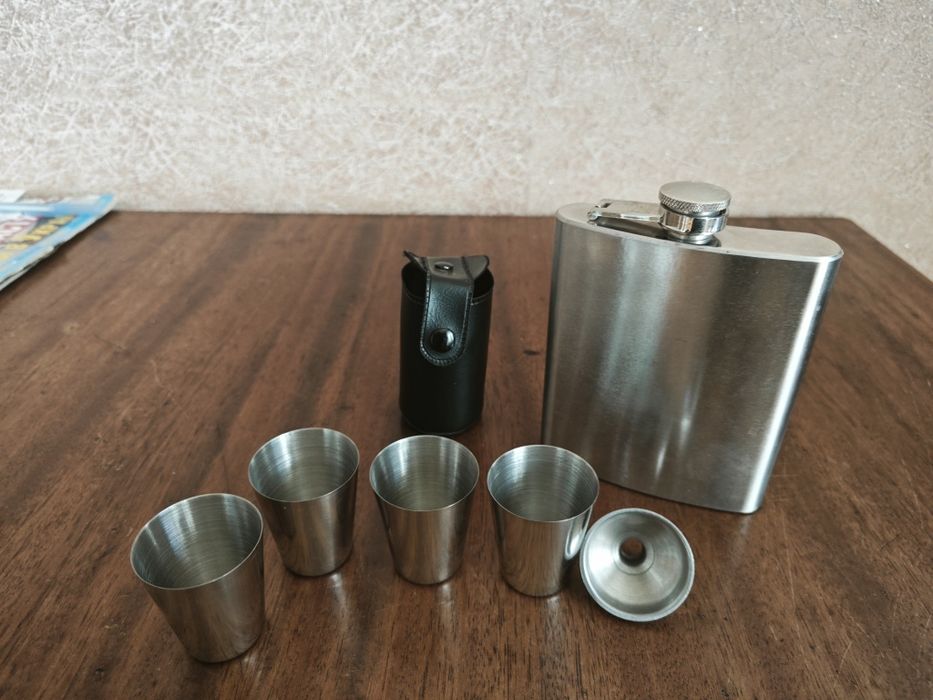 Фляга с рюмками 250 мл.