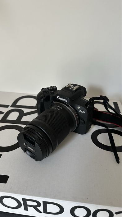 Camera Canon EOS R100 + Lente Lens RF-S18-150mm