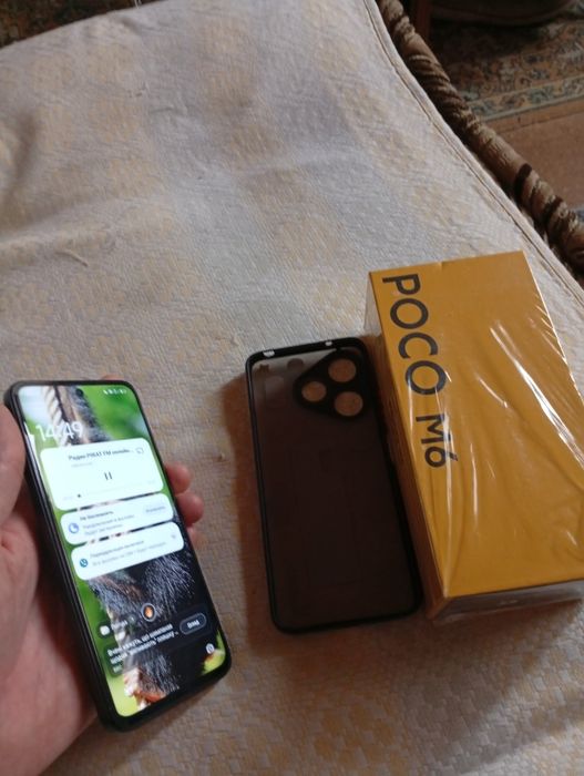 Продаю Отличный телефон на подарок с полным комплектом.