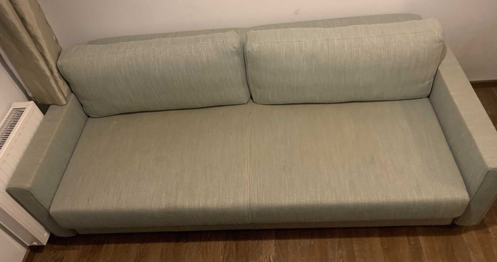 Kompaktowa sofa dwuosobowa z funkcją spania
