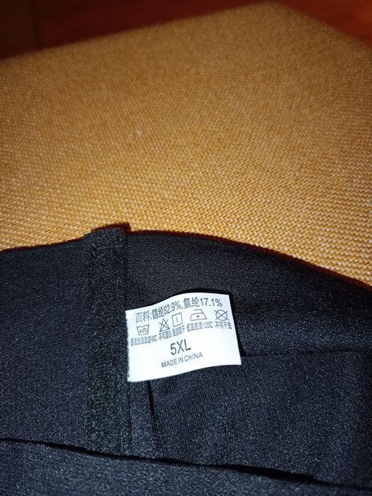 Czarne majtki modelujące.