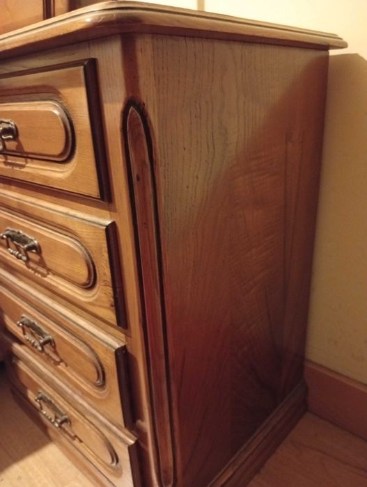 Quarto de casal castanho,sem roupeiro