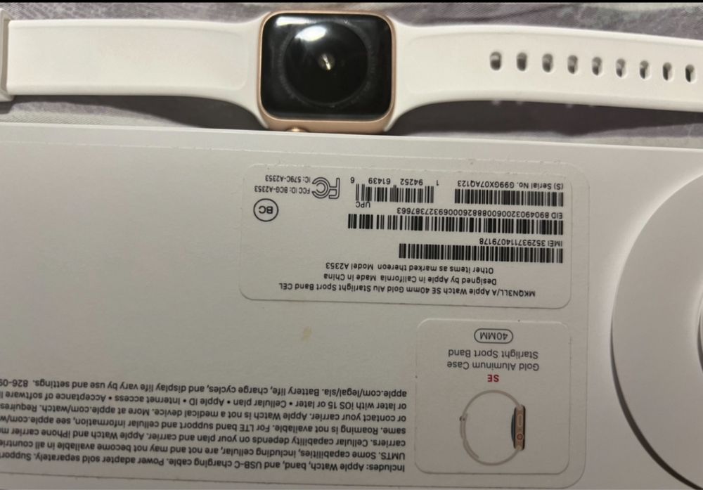 Мольберт, для творчості,деревяний стол, для творчості, стільці та стол