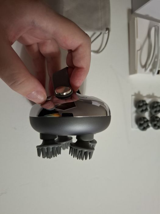 Massajador eléctrico com luz LED - NOVO SELADO