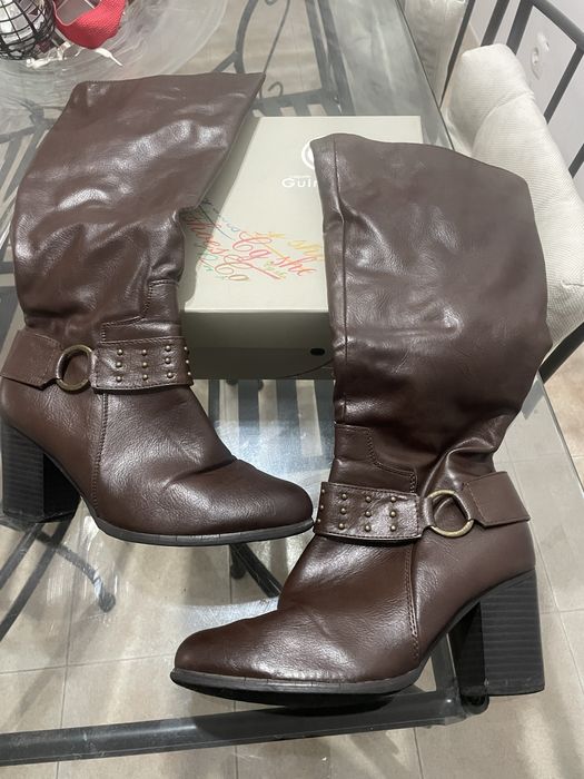 Bota cano alto castanho