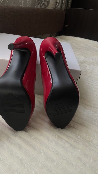 Лакові туфлі лодочки