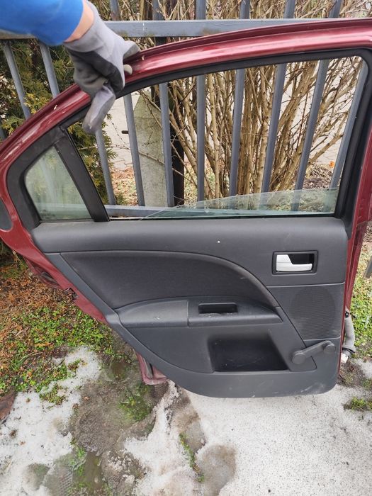 Drzwi ford mondeo MK3 2005 czerwone