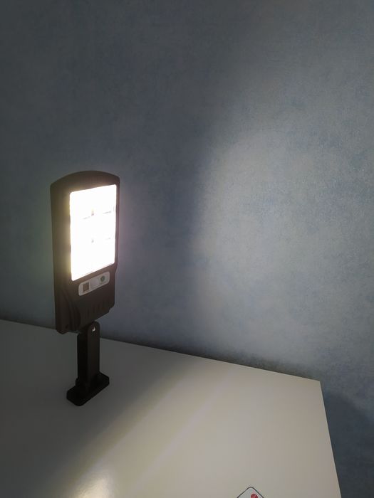 СветильникЛіхтар.Прожектор.світильник з сонячною панеллю