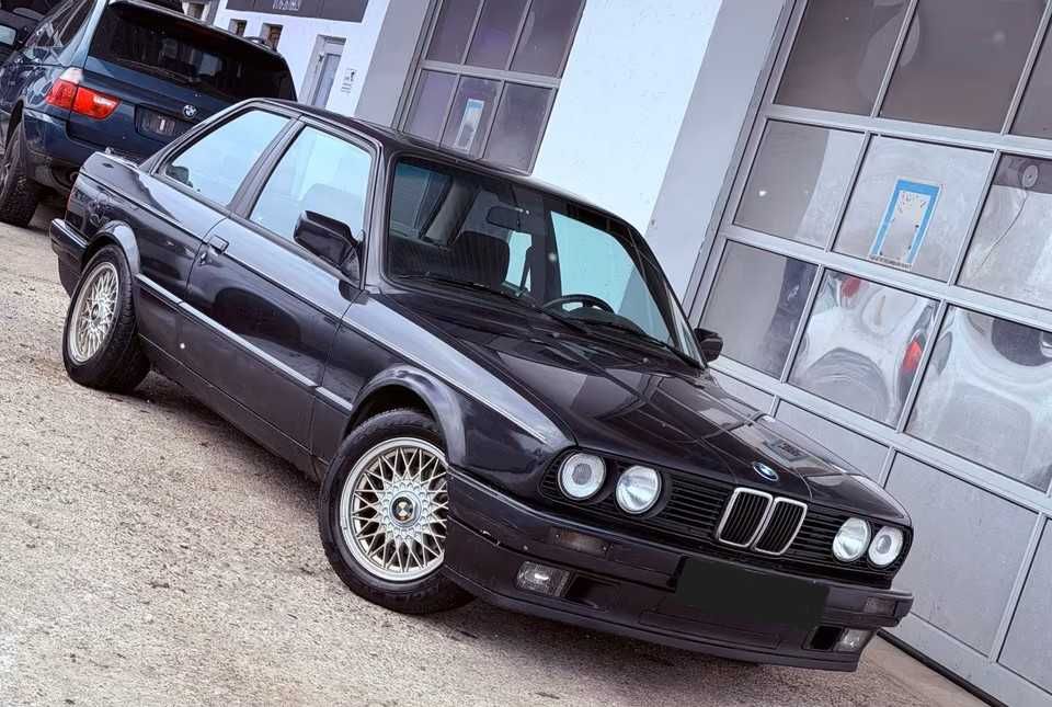 BMW E30 318i Coupe