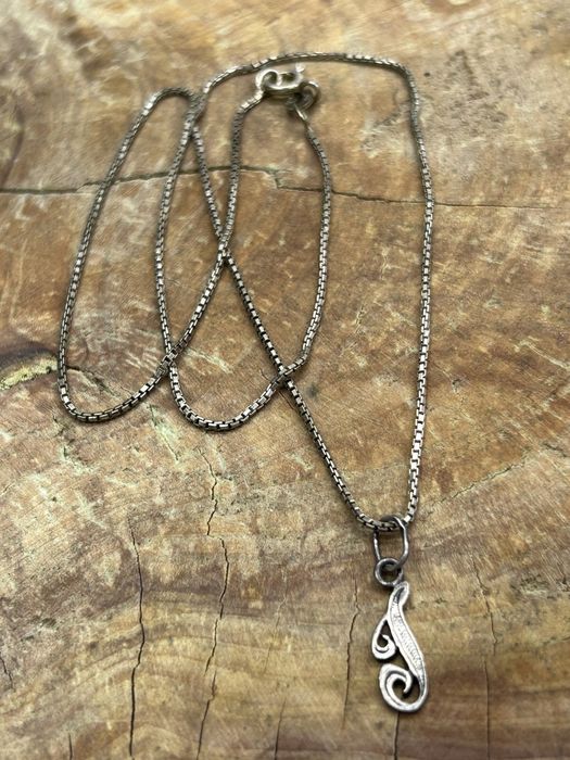 Piękny wisiorek z łańcuszkiem 925 srebro 3.6g