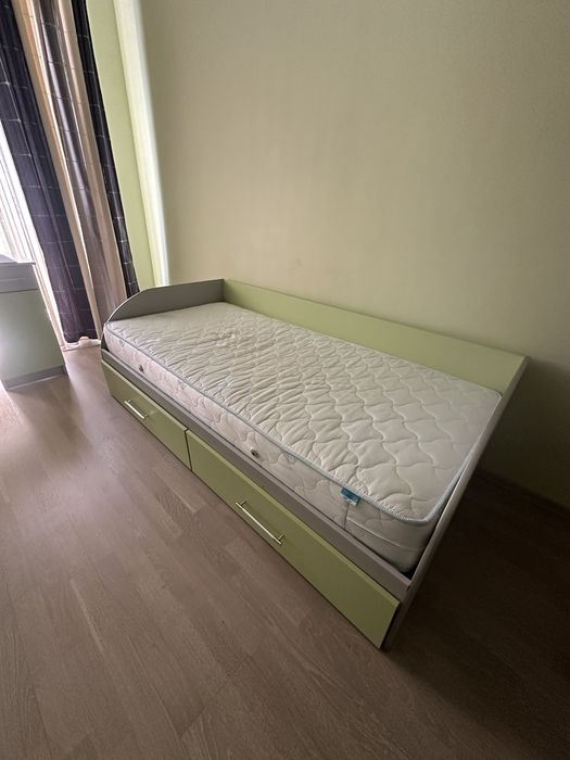 Комплект дитячих меблів б/у