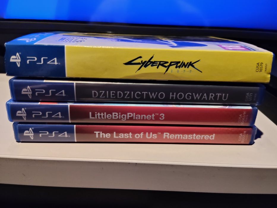Konsola ps4 + 4 gry