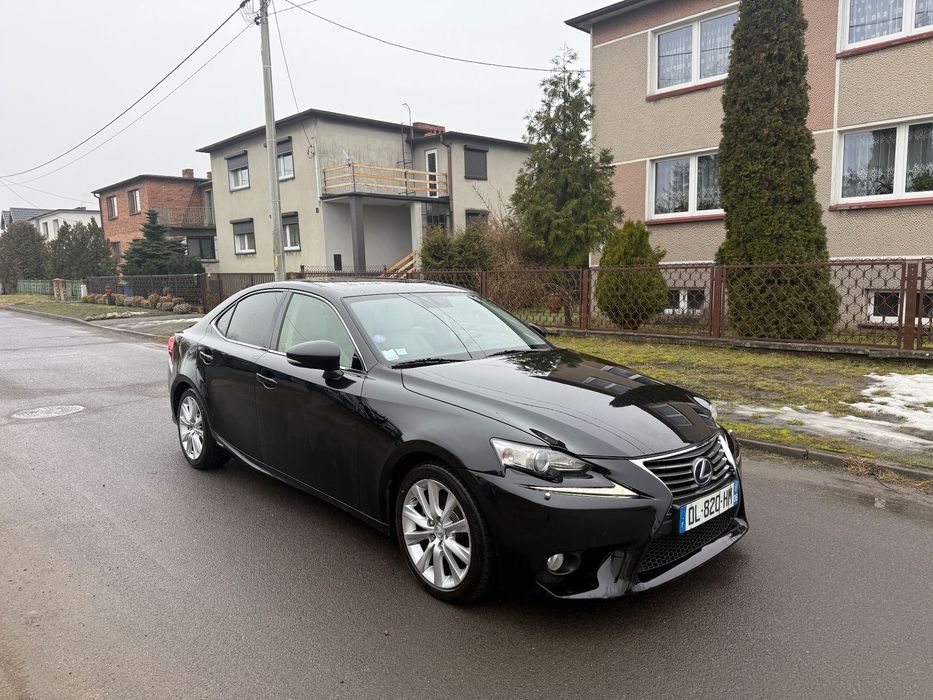 Lexus IS