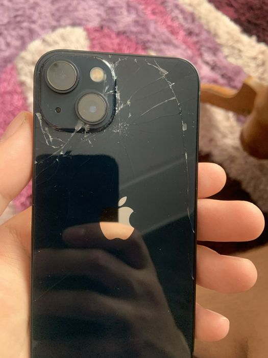 Айфон 13 побитий